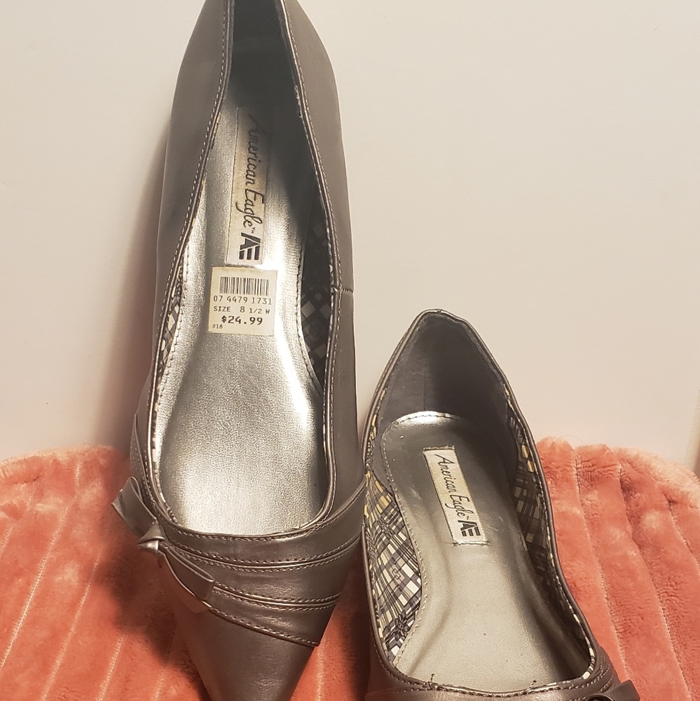 Shoes - Picture 2 of 4